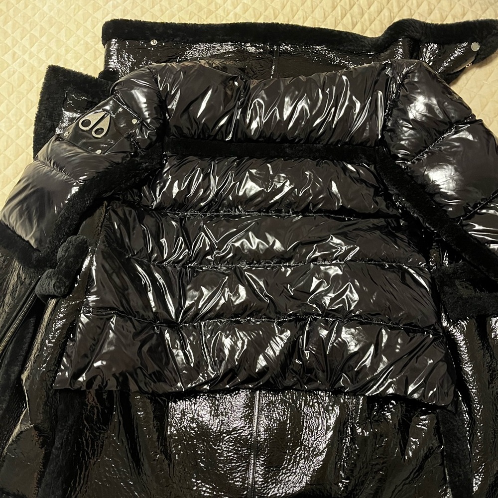 MOOSE KNUCKLES
Moosomin Patent Down Jacket - Picture 9 of 11